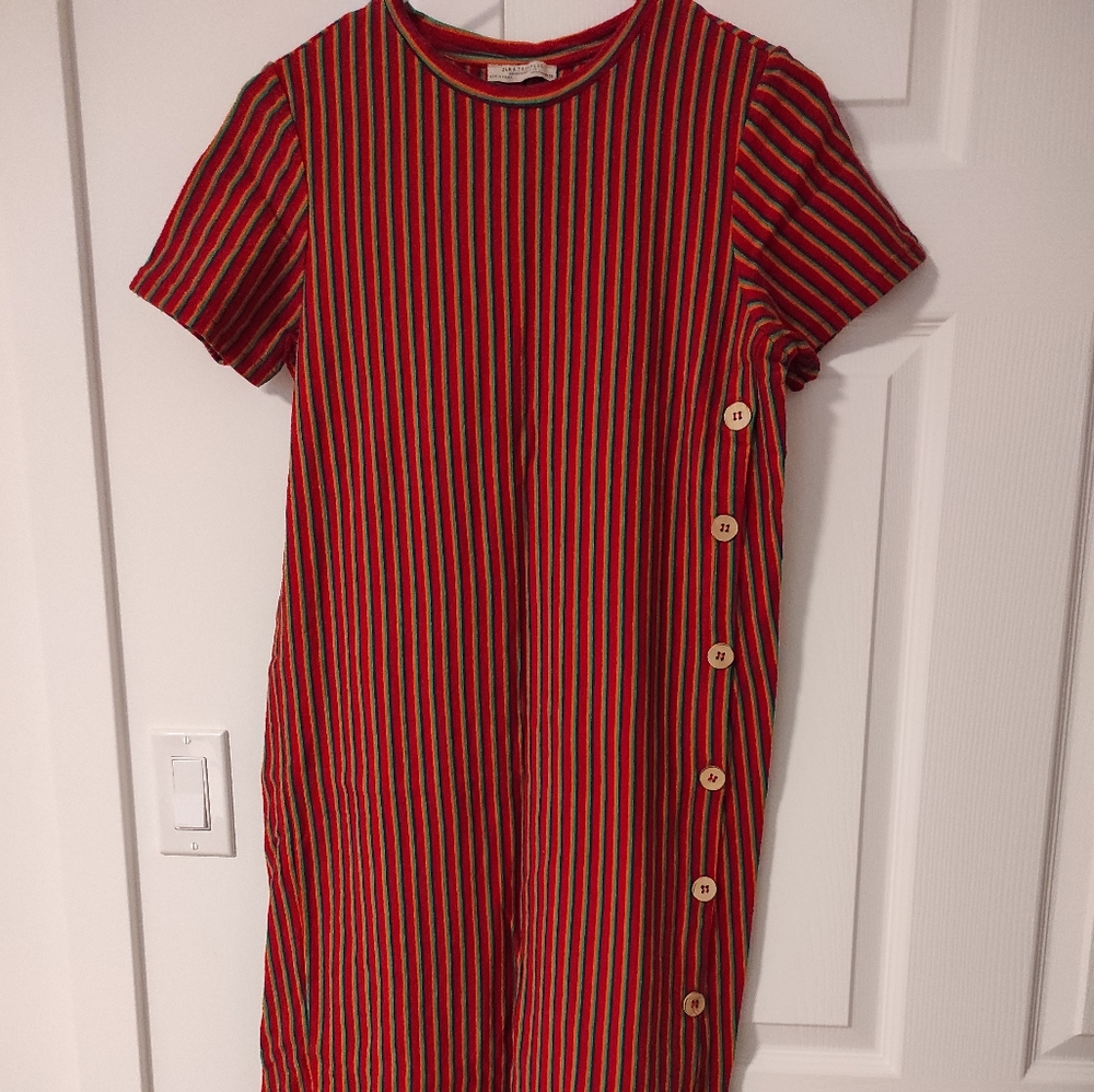 Midi knit dress with detail buttons opening to one side